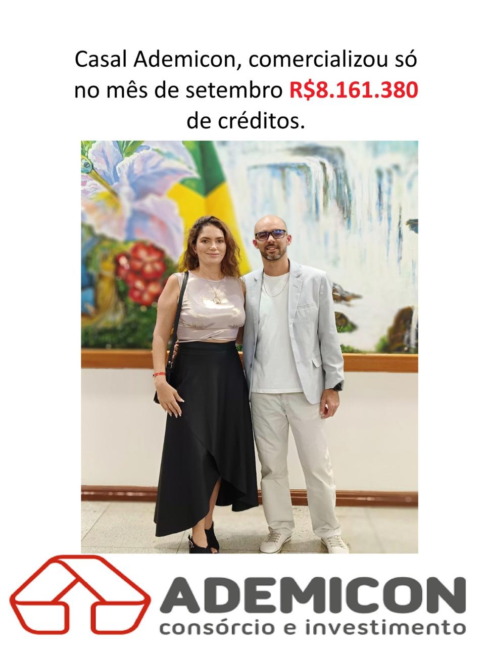 Casal em momento de comemoração